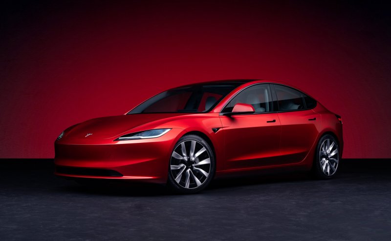 Tesla unveils Model 3 RWD in Canada for $39,490, a record low