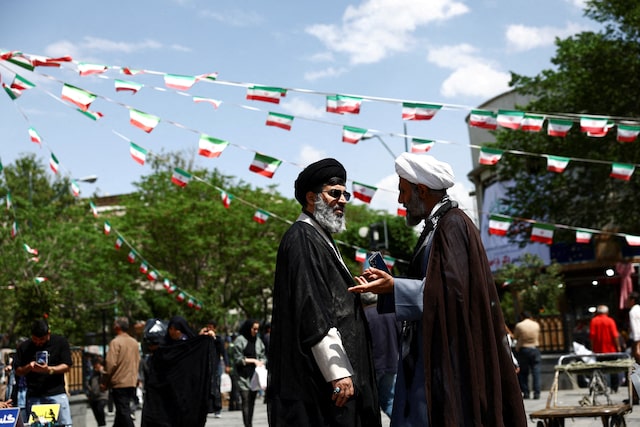 Iran offers Strait deal; Trump dissatisfied but prefers non-military path 