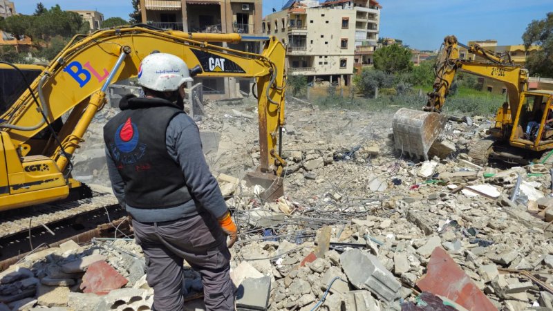 Israel and Hezbollah continue to trade blows in Lebanon 