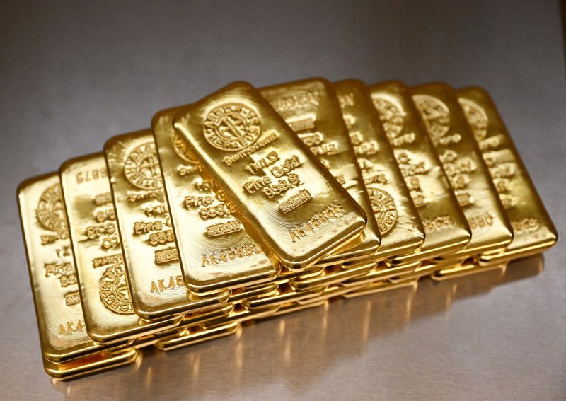 Gold prices drop as traders eye US–Iran talks