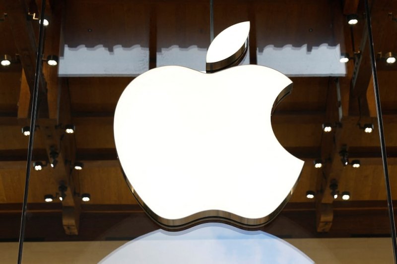 Apple explores chip production talks with Intel and Samsung 