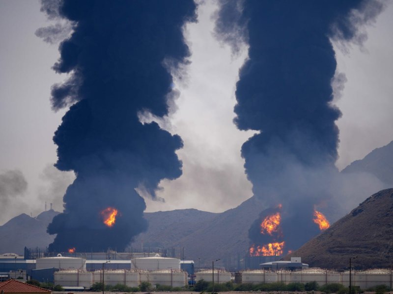 Iranian drone strike causes major fire at UAE oil facility - VIDEO
