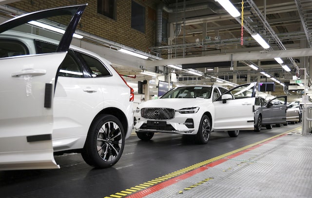 Volvo Cars sales drop 10% as China and US demand weakens
