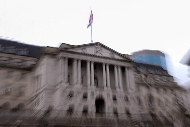 Bank of England sees £125 billion QE loss