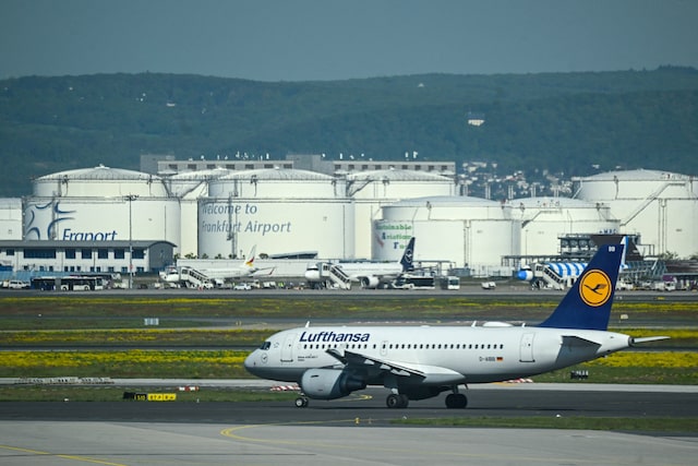 Lufthansa Q1 loss narrows, keeps 2026 outlook despite fuel hit 