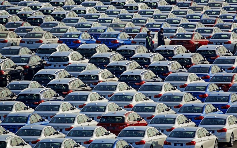 BMW earnings drop 25% despite beating forecasts