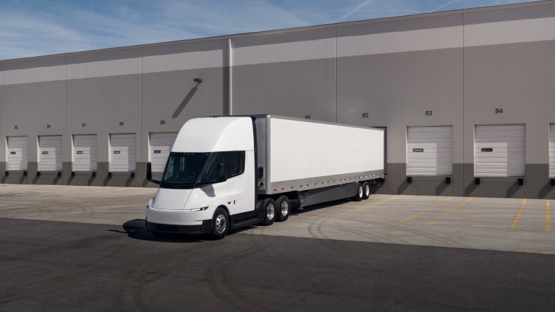 Tesla secures massive order for its Semi trucks