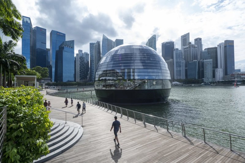 Singapore PMI rises as record demand boosts activity