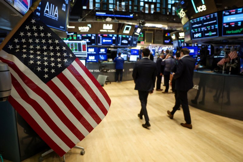 Trump praises market highs amid rising fuel costs