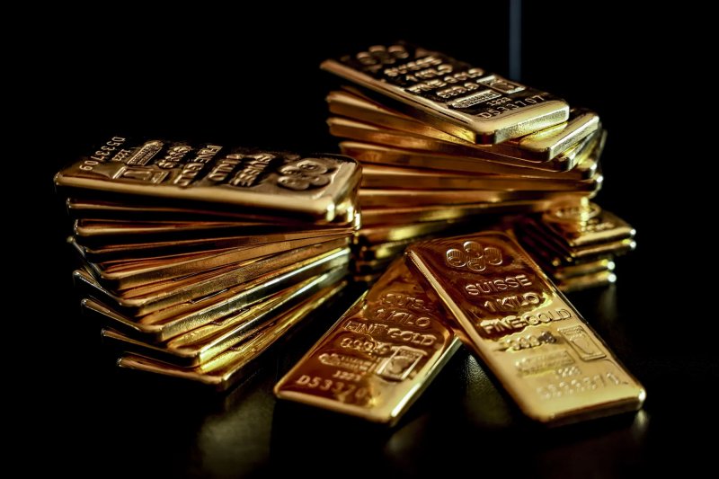 Gold extends gains amid optimism over Iran peace deal