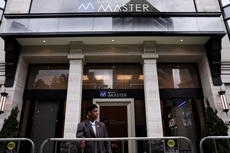 Brazil senator targeted in widening Banco Master probe