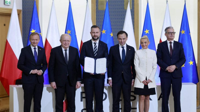 Poland signs €44B EU defence loan to boost military