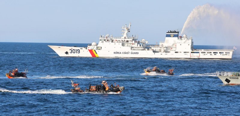 South Korea seizes two Chinese fishing boats