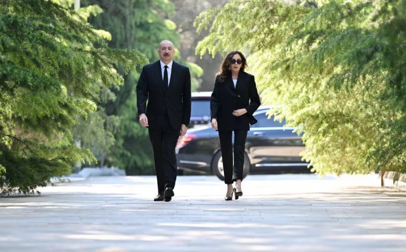 News about - Ilham Aliyev and Mehriban Aliyeva visit tomb of National Leader Heydar Aliyev at Alley of Honors -   VIDEO  