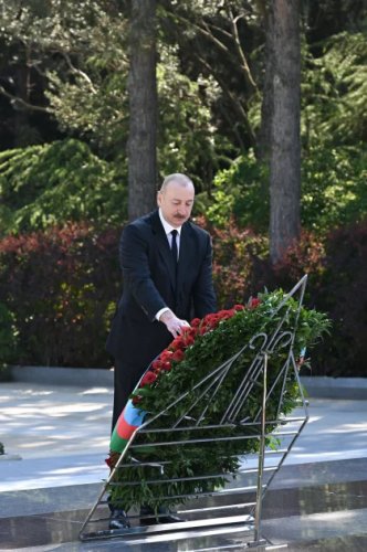 News about - Ilham Aliyev and Mehriban Aliyeva visit tomb of National Leader Heydar Aliyev at Alley of Honors -   VIDEO  