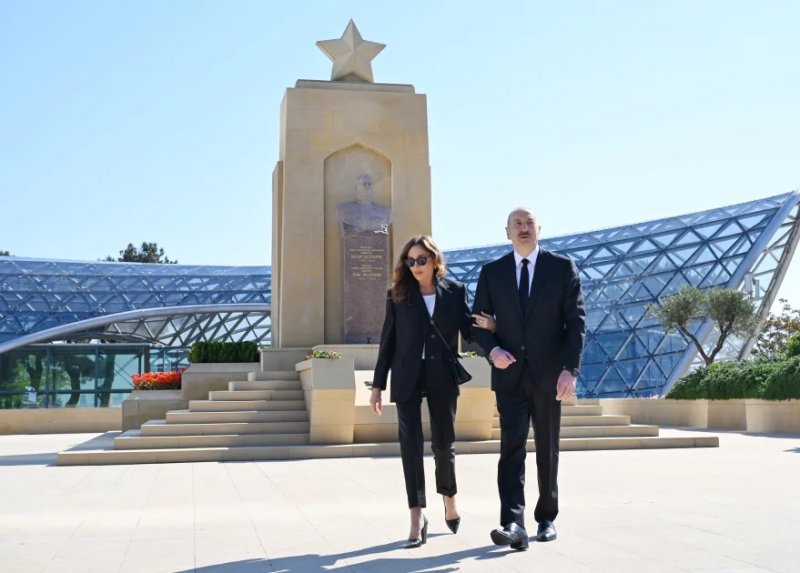 News about - President Aliyev and First Lady pay tribute to Azerbaijanis who died for Victory over fascism -   VIDEO 