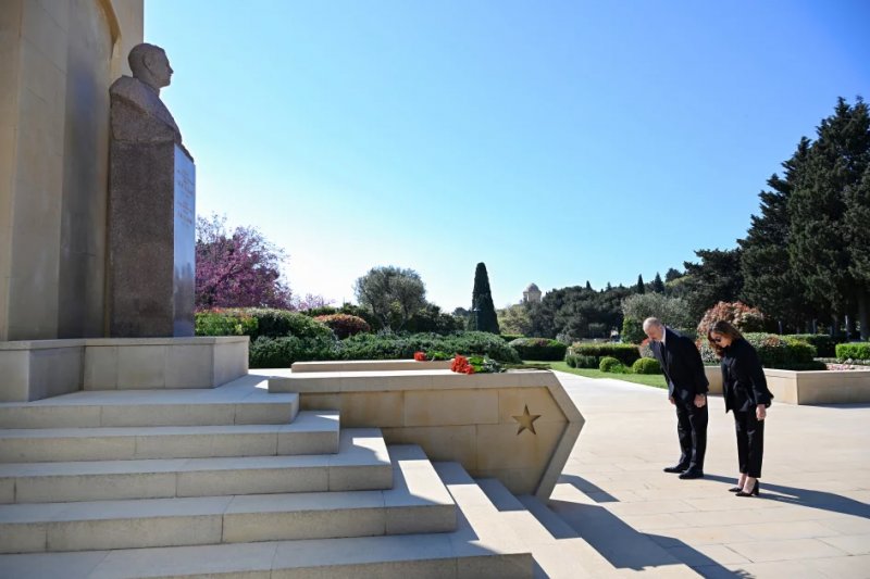 News about - President Aliyev and First Lady pay tribute to Azerbaijanis who died for Victory over fascism -   VIDEO 