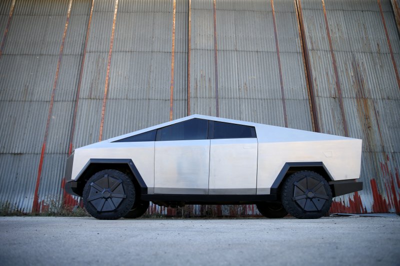 Tesla Cybertruck faces new safety recall