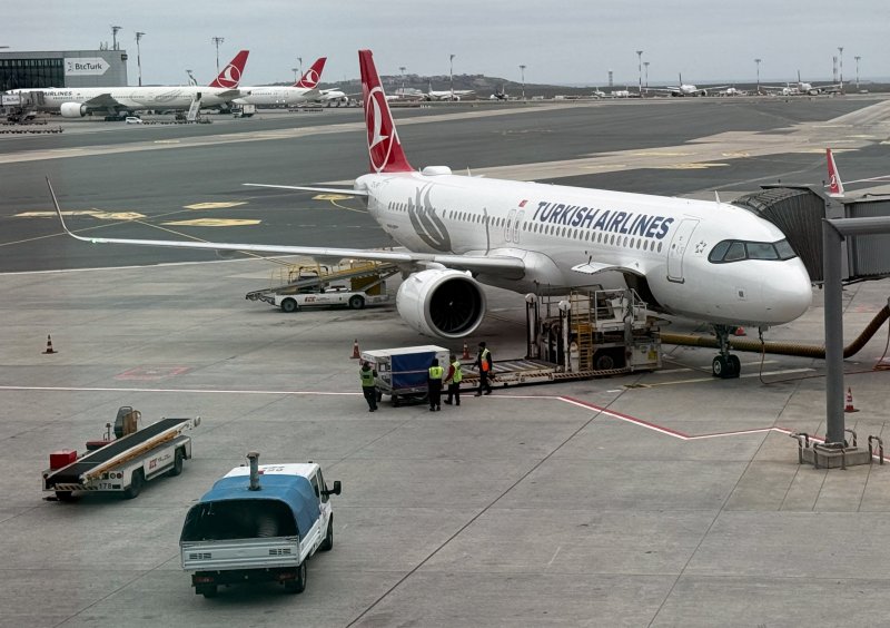 Turkish Airlines flight evacuated in Nepal's Kathmandu after landing gear smoke -  VIDEO 