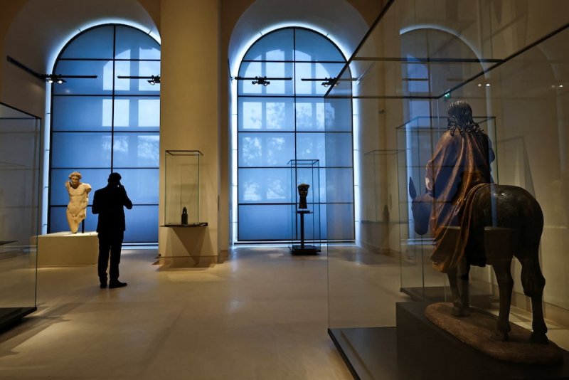 Suspect in France attack plot allegedly targeted Louvre