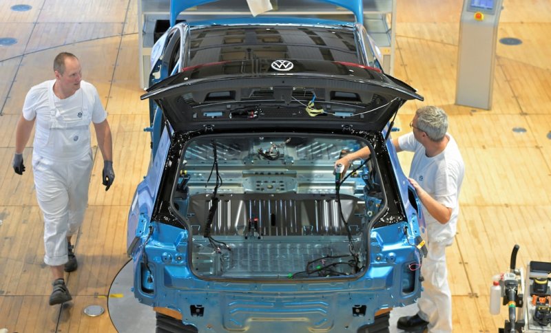 Why are 125,000 more German auto jobs at risk by 2035?