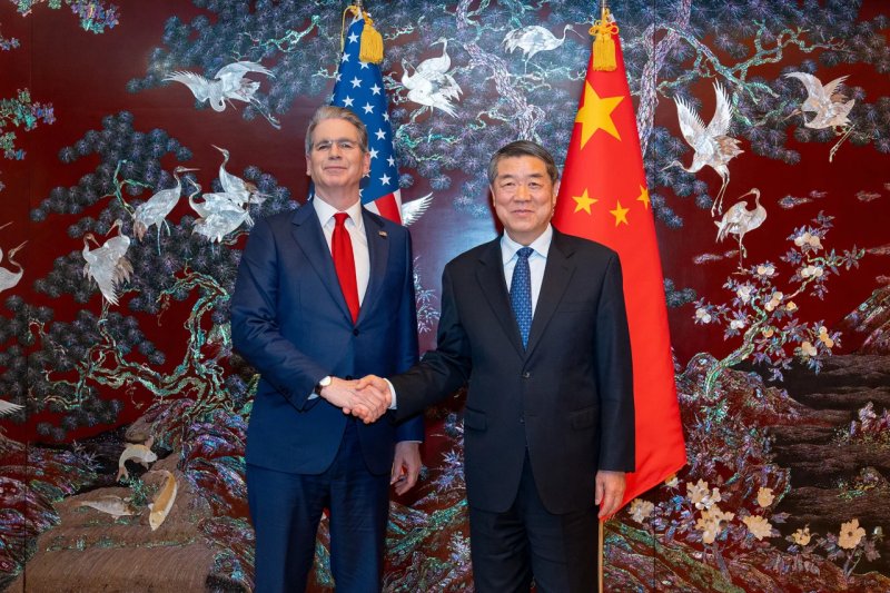 US, China trade envoys hold talks ahead of Trump-Xi summit