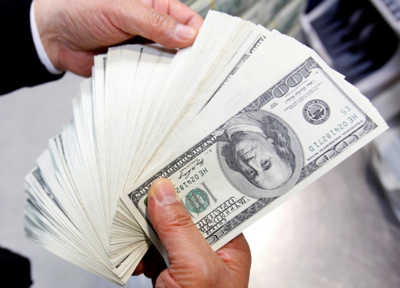 US dollar strengthens as Treasury yields hit multi-week high