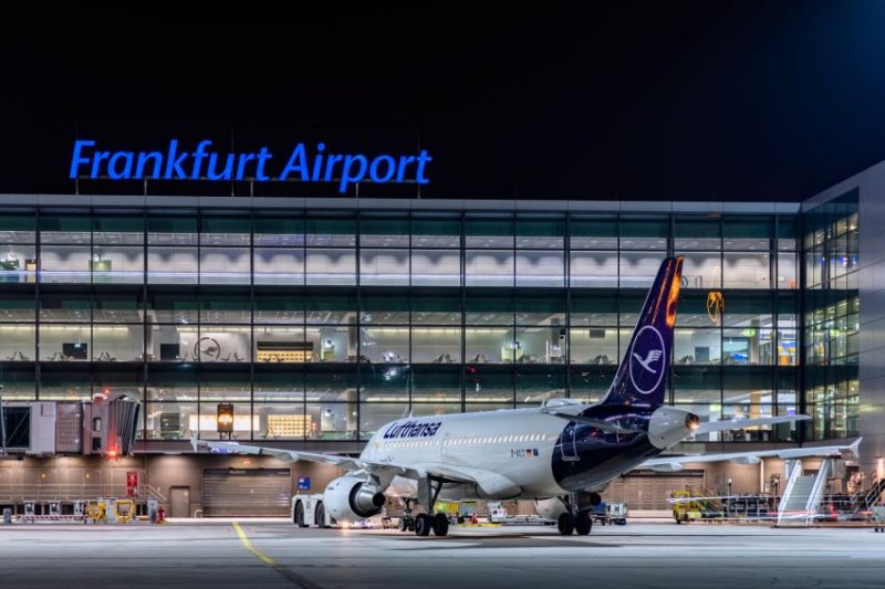 Frankfurt Airport traffic falls after Lufthansa strikes