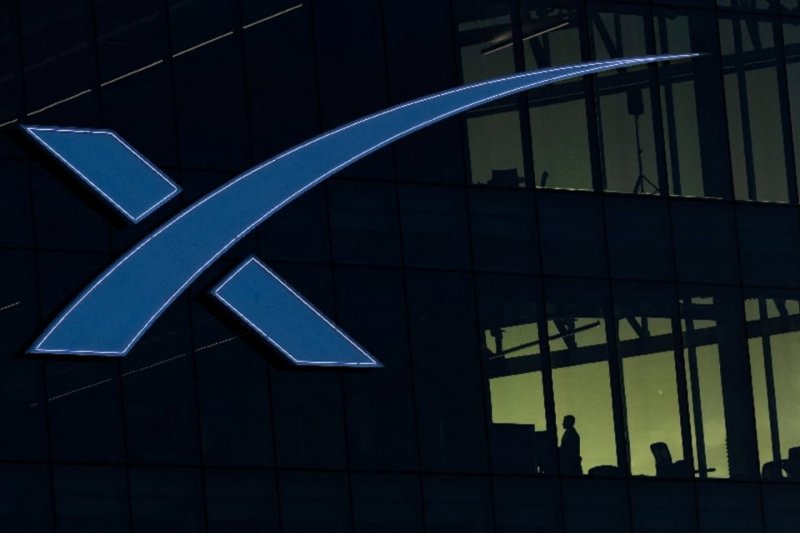 SpaceX splits stock as blockbusting Nasdaq IPO draws near