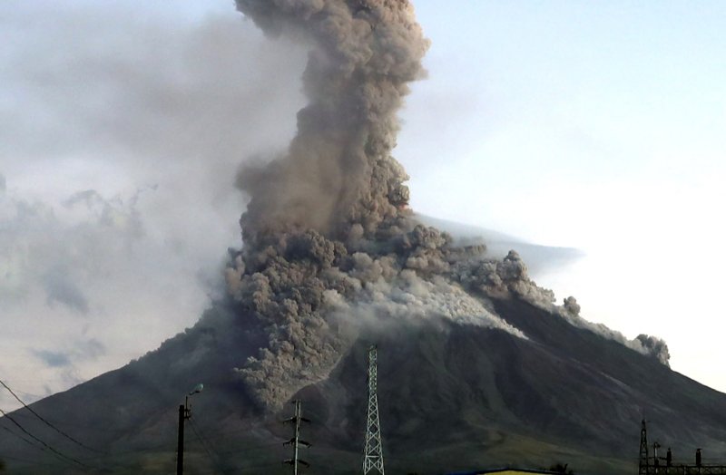 Philippines keeps Alert Level 3 at Mayon Volcano amid fresh seismic activity