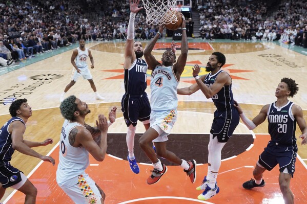 De'Aaron Fox overcomes injury scare as Spurs eliminate Timberwolves