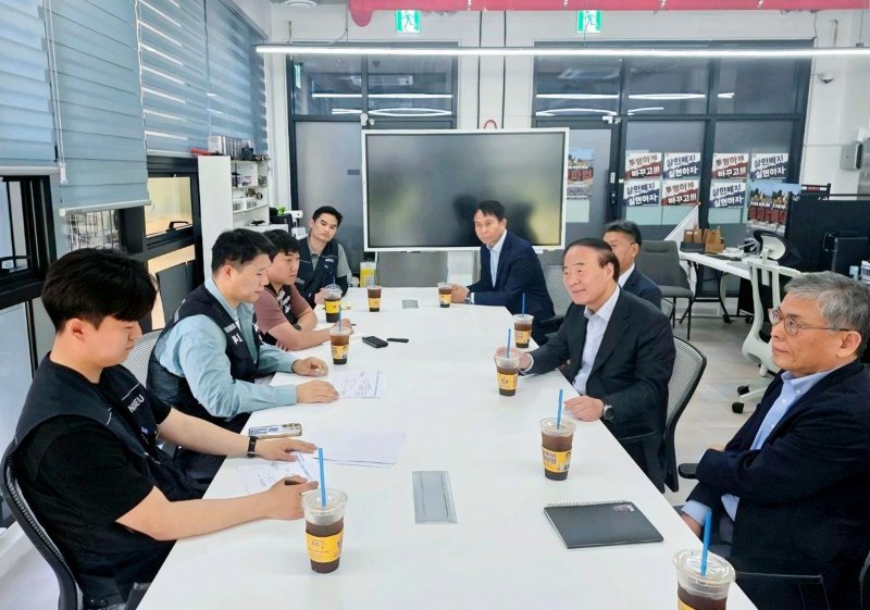 Samsung Electronics, labor union set to resume talks ahead of planned strike