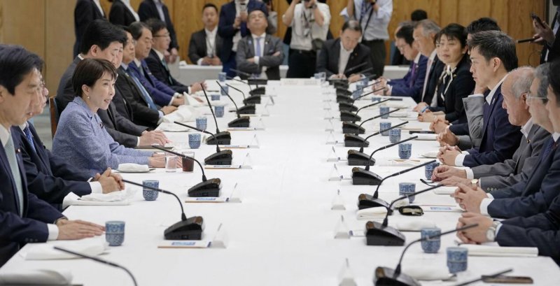 Japan eyes extra budget as oil prices strain economy
