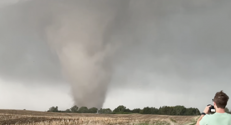 Massive tornado hits central Nebraska -  VIDEO 