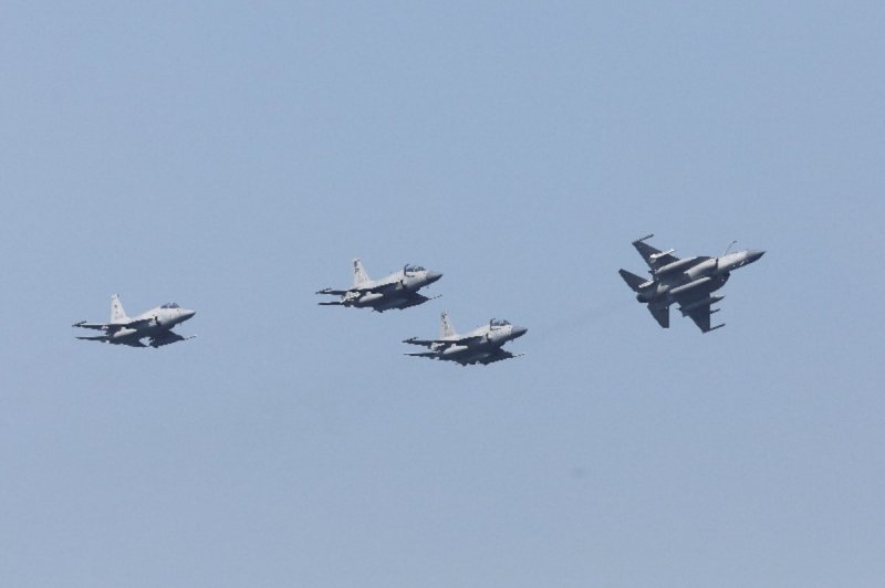 Pakistan sends jets and troops to Saudi Arabia amid Iran war