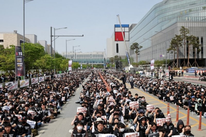 Samsung tech strike threatens global AI memory chip supply