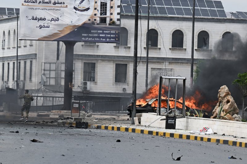 Car bomb hits Syria defense ministry center in Damascus -  VIDEO 