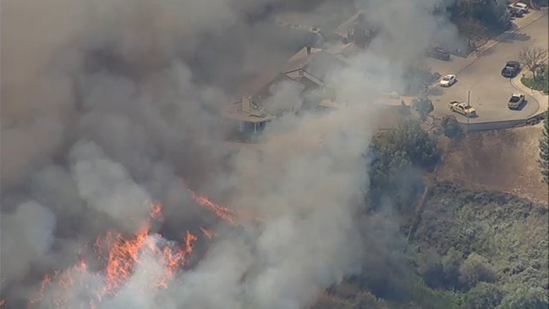 Thousands evacuated as California wildfire burns over 1,300 acres -  VIDEO 