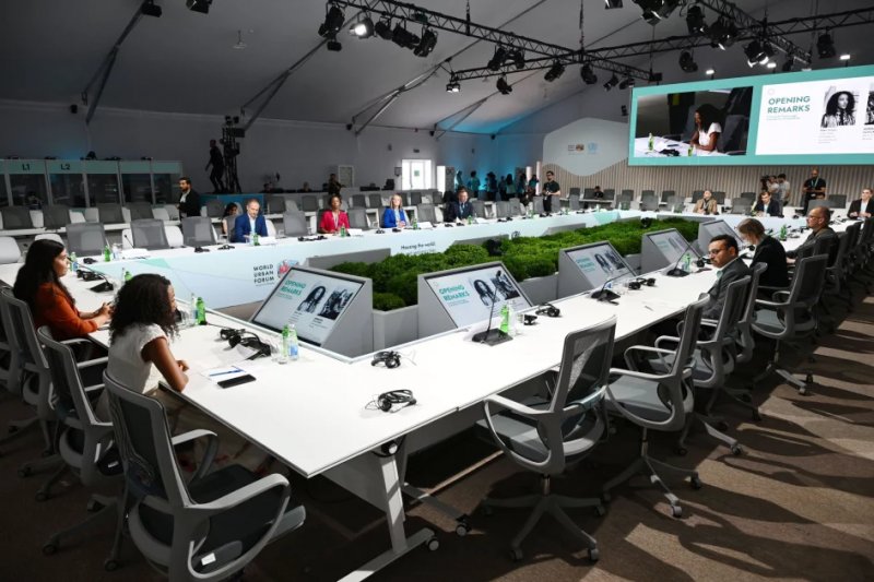 Business roundtable at WUF13: UN issues urgent housing crisis warning 