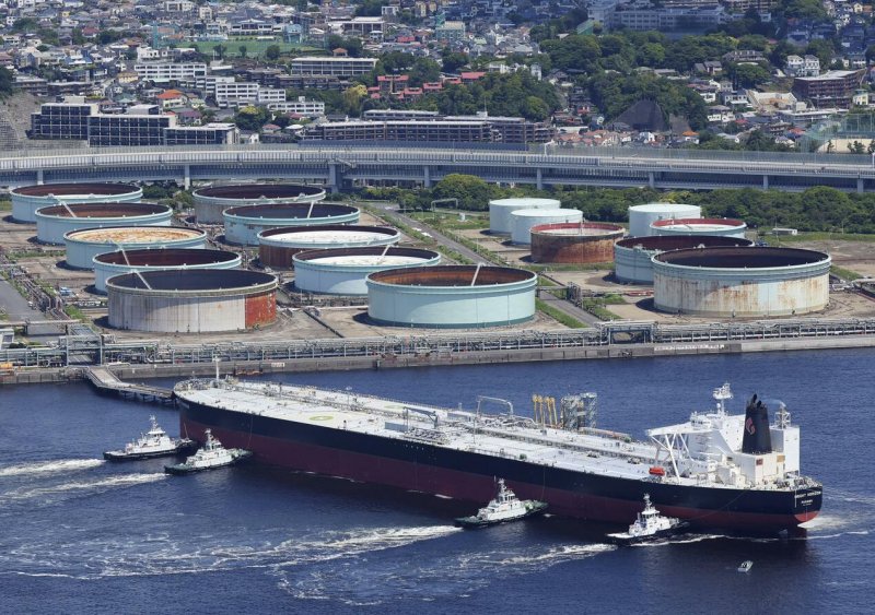 Japan's oil imports from Middle East hit record low