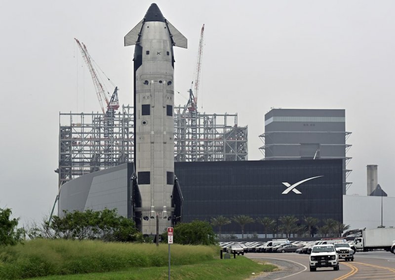 Elon Musk's SpaceX moves toward record-breaking Wall Street IPO