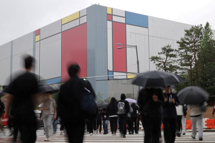 Last-minute Samsung pay deal sparks relief and unfairness fears