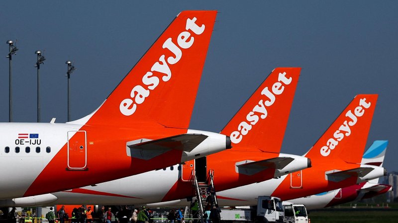 EasyJet bookings lag as Middle East tensions hit demand