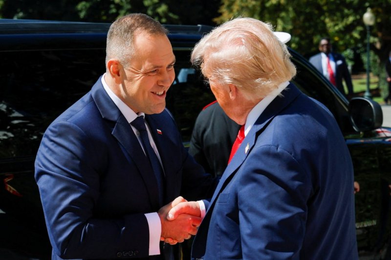 Trump announces deployment of additional US troops to Poland