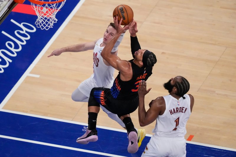 Hart shines as Knicks beat Cavaliers 109-93