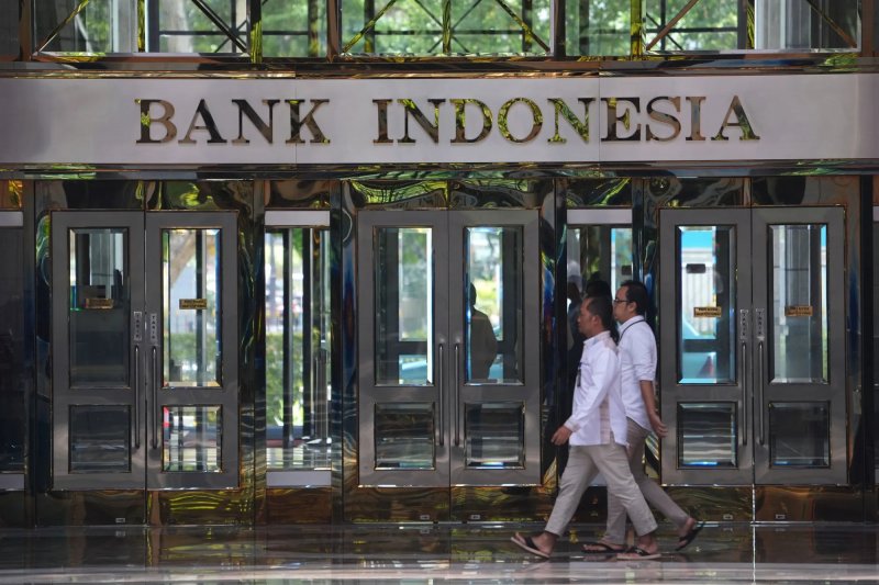 Indonesia tightens FX rules to curb rupiah speculation