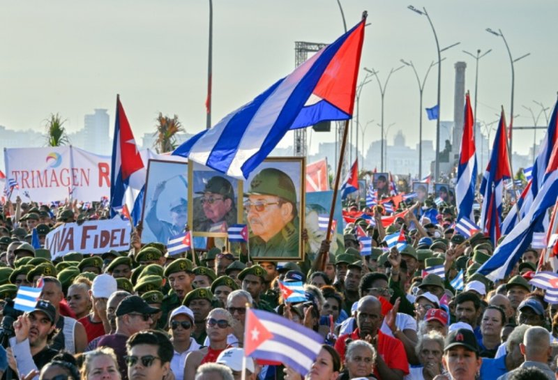 Thousands gather outside US Embassy in Havana in protest of Raul Castro indictment