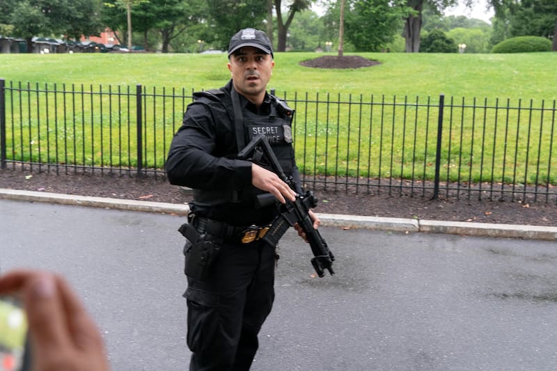 News about -  Shooting near White House: Secret Service neutralizes armed man, Trump unharmed - PTOHOS- VIDEO 