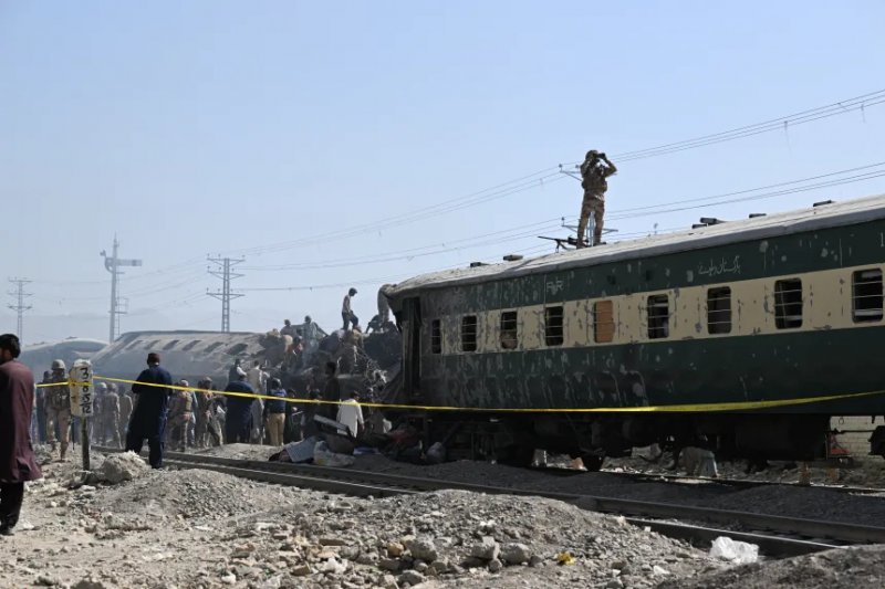Pakistan train explosion: Death toll rises to 30 with dozens injured -  VIDEO 