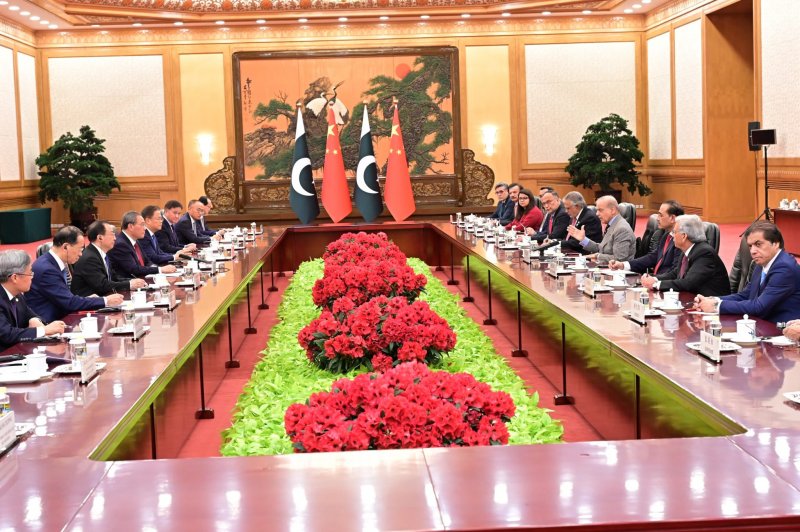 Pakistan, China agree to boost cooperation, speed up projects